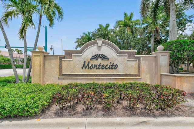 view of community / neighborhood sign