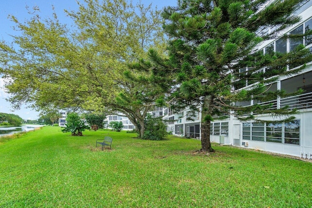 view of yard featuring a water view