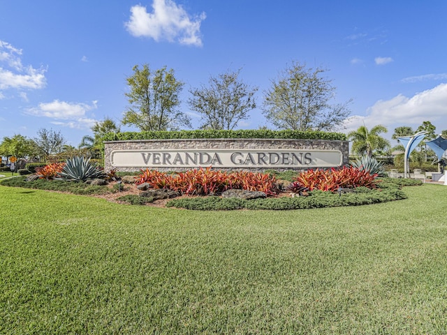 community sign featuring a yard