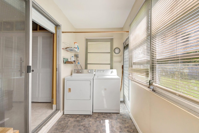 laundry room with washing machine and clothes dryer, laundry area, and baseboards