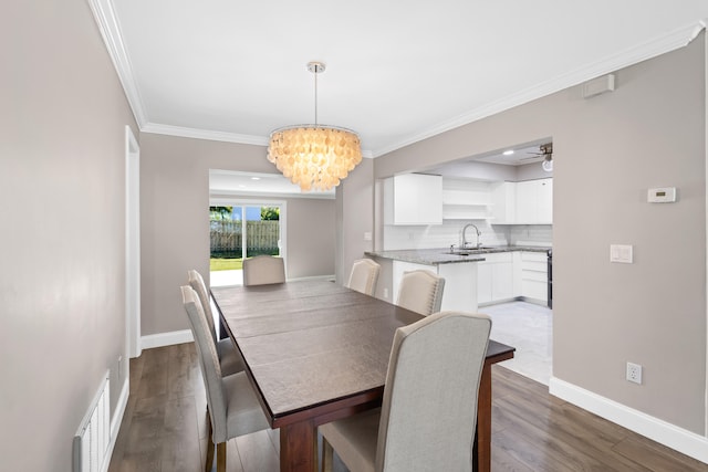 dining space with visible vents, dark wood-type flooring, baseboards, and ornamental molding