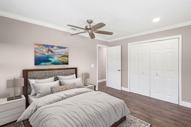 bedroom with visible vents, baseboards, wood finished floors, and ornamental molding