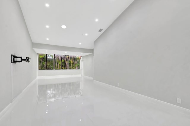 spare room featuring visible vents, recessed lighting, and baseboards