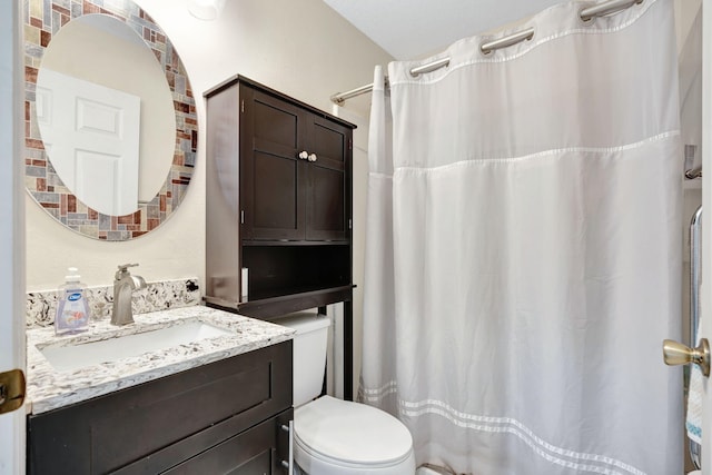 full bathroom with curtained shower, toilet, and vanity