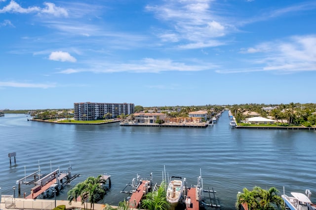 water view with boat lift and a boat dock