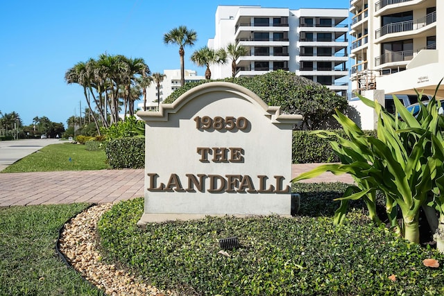 view of community / neighborhood sign