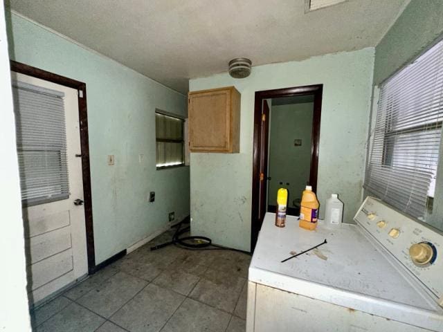 laundry room featuring washer / dryer, laundry area, and tile patterned flooring