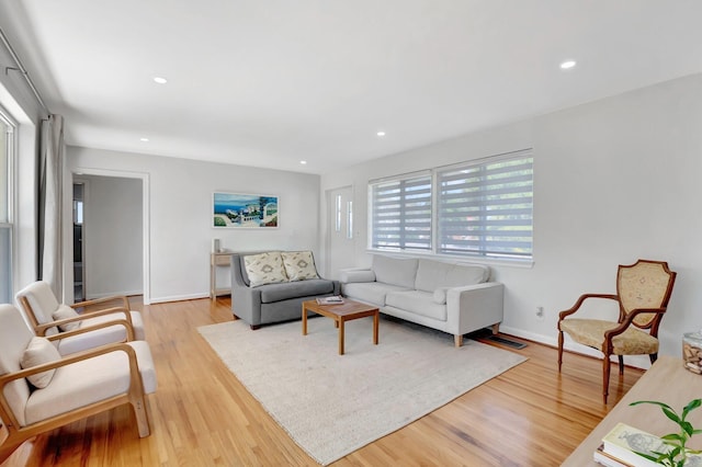 living area featuring visible vents, recessed lighting, light wood-type flooring, and baseboards