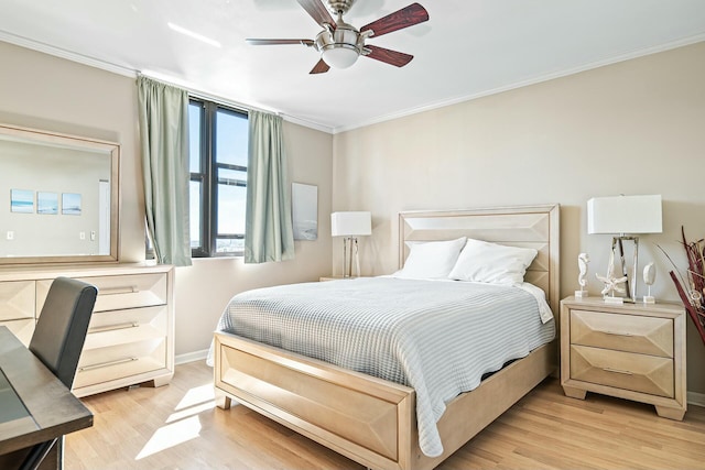 bedroom featuring light wood-style flooring, baseboards, ceiling fan, and ornamental molding