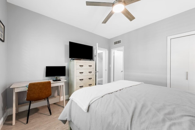 bedroom featuring visible vents, ceiling fan, baseboards, and light wood-style floors