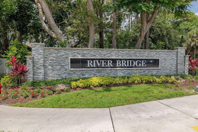 view of community / neighborhood sign