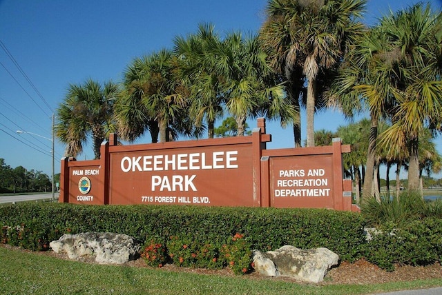 view of community / neighborhood sign