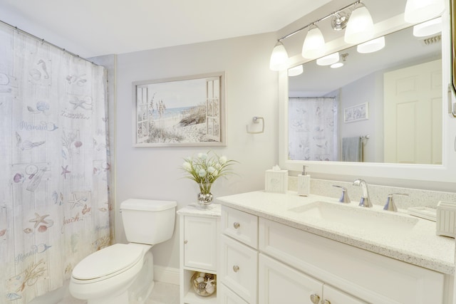 full bath featuring a shower with shower curtain, toilet, vanity, and visible vents