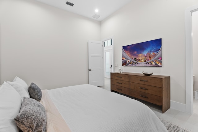 bedroom featuring recessed lighting, baseboards, visible vents, and a towering ceiling