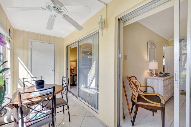 sunroom / solarium with a ceiling fan