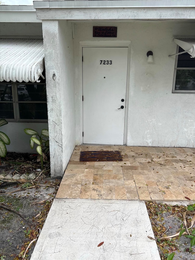 property entrance featuring stucco siding