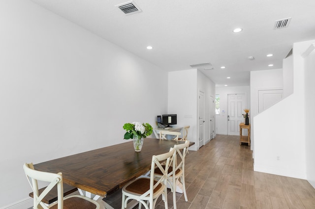 dining room featuring recessed lighting, visible vents, baseboards, and light wood finished floors