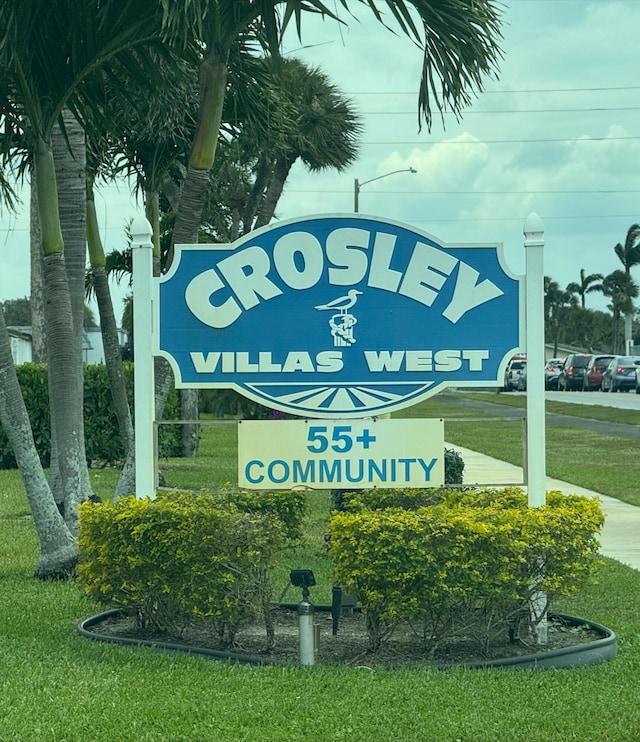 community / neighborhood sign featuring a yard