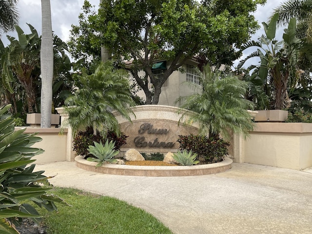 view of community / neighborhood sign