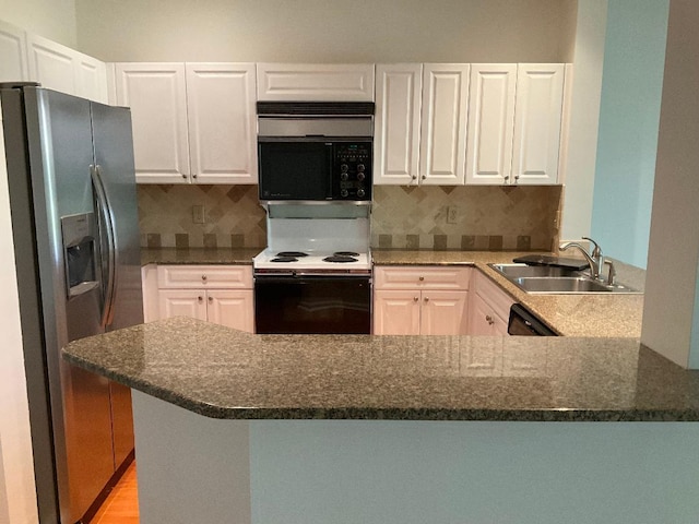 kitchen with a sink, decorative backsplash, black appliances, and a peninsula