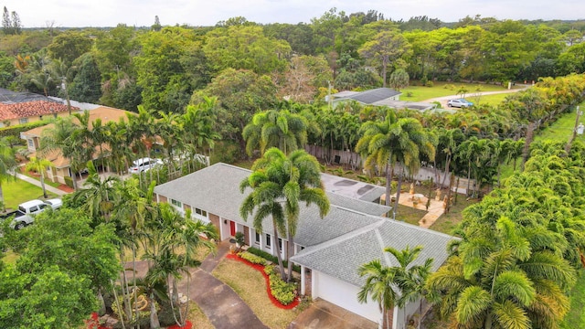 bird's eye view featuring a forest view