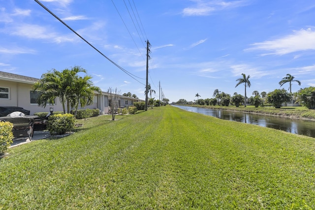 view of yard featuring a water view