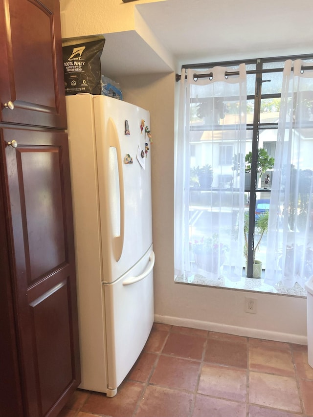 laundry area featuring baseboards