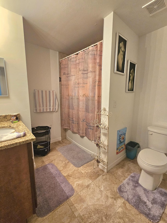 full bath featuring visible vents, toilet, vanity, and baseboards