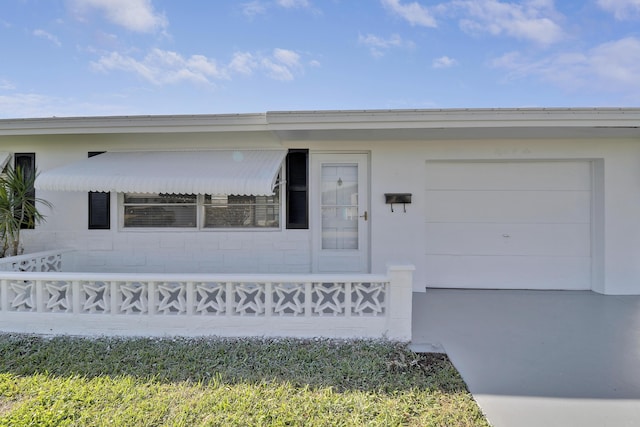 view of front of property featuring an attached garage and concrete driveway