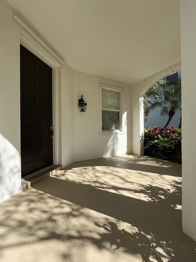 property entrance with stucco siding