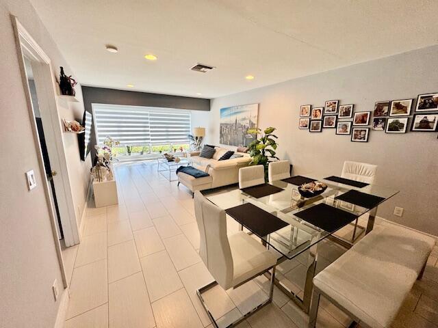 dining room with visible vents and recessed lighting