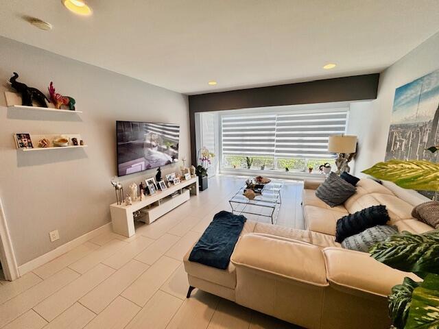 living area with recessed lighting and baseboards