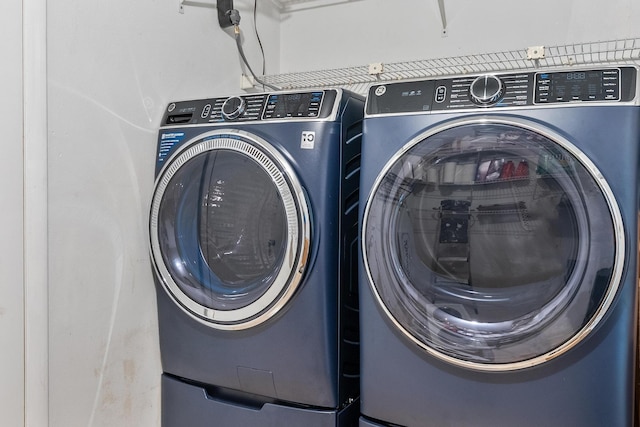 laundry room featuring laundry area and washing machine and clothes dryer