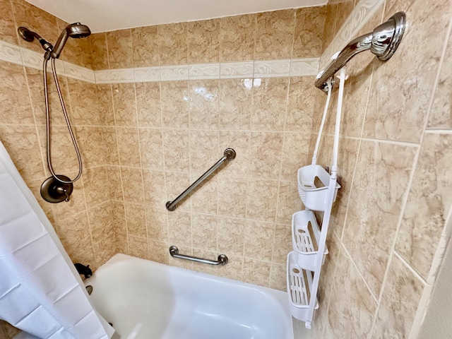 bathroom with shower / tub combo