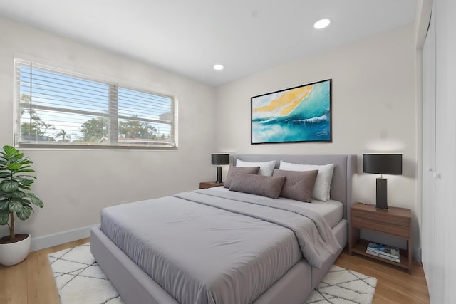 bedroom featuring light wood-style floors, baseboards, and recessed lighting