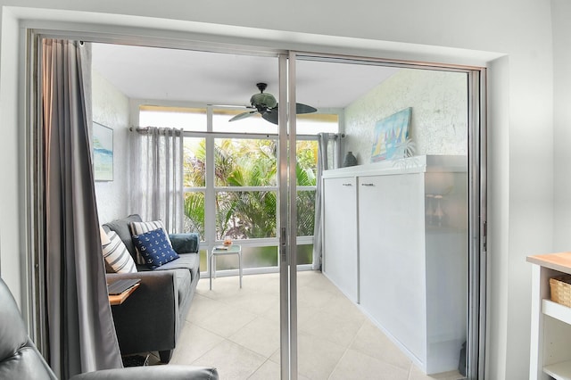 sunroom / solarium featuring a ceiling fan