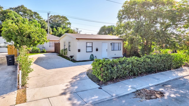 view of front of property featuring stucco siding and driveway