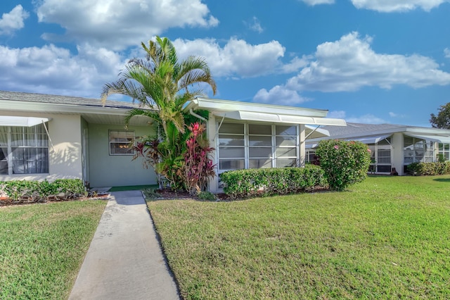 view of front of property featuring a front yard and stucco siding