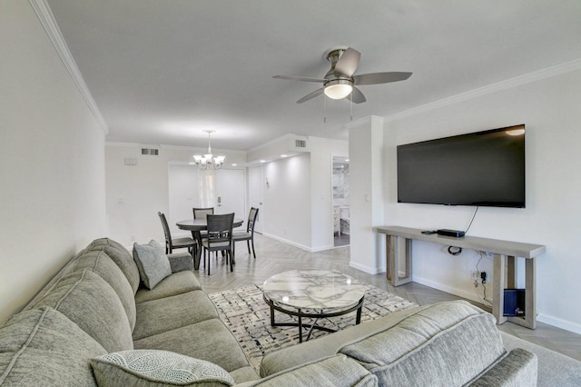 living room with visible vents, ceiling fan with notable chandelier, baseboards, and ornamental molding