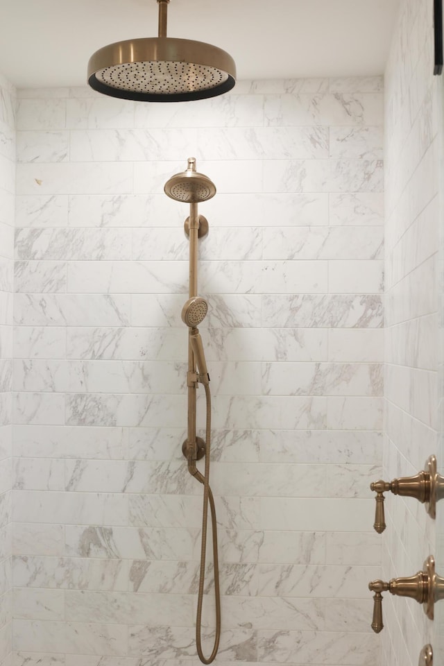 interior details with a tile shower