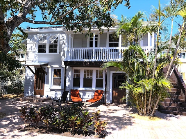 view of front facade featuring a balcony