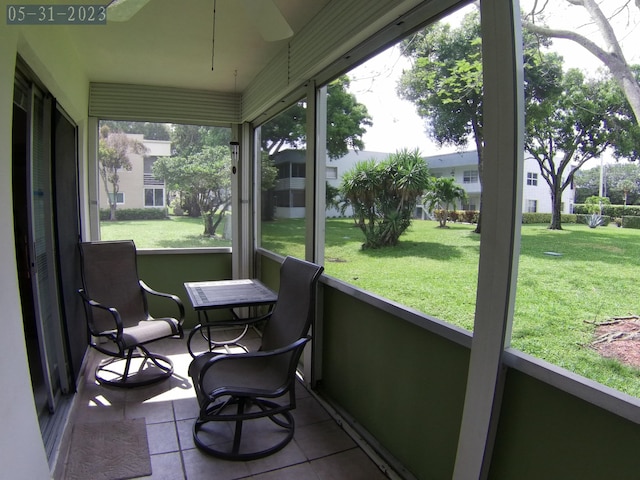 sunroom / solarium with ceiling fan