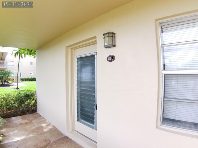 entrance to property with stucco siding