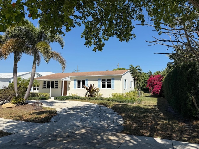 view of front of property with stucco siding and driveway