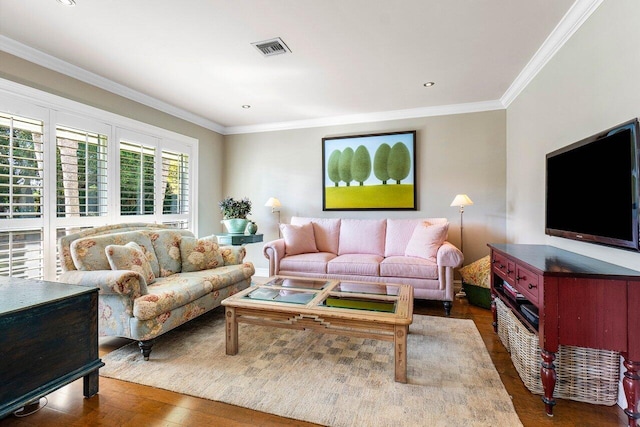 living area featuring recessed lighting, visible vents, wood finished floors, and crown molding