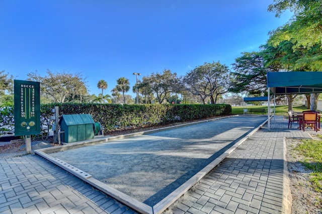 view of swimming pool