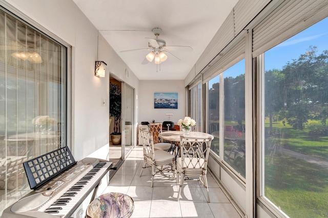 sunroom / solarium with ceiling fan