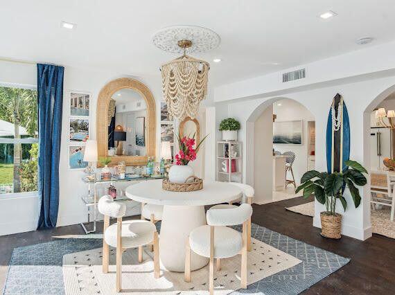 dining area featuring arched walkways, visible vents, and a wealth of natural light