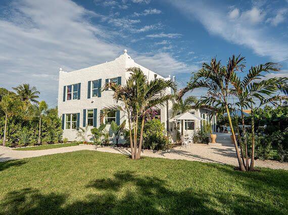 view of front of property with a front yard and stucco siding