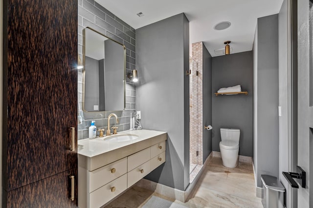 bathroom featuring decorative backsplash, toilet, vanity, and baseboards